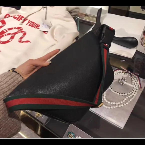 Authentic Gucci logo leather belt bag. - Picture 3 of 8